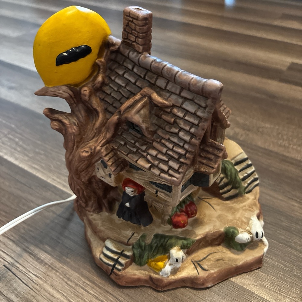 Vintage Charming Ceramic Halloween Cottage Night Light. Tudor House Pacific Rim